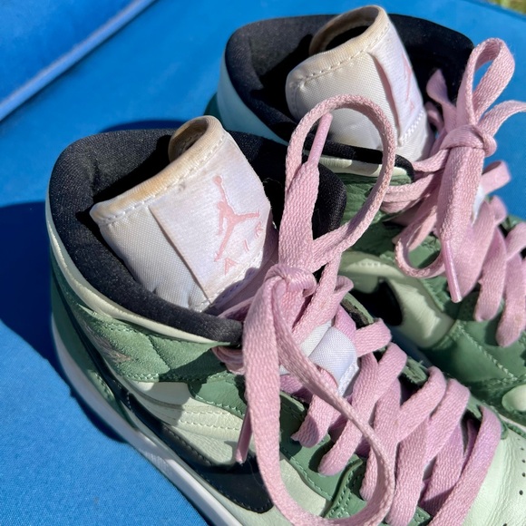 Nike Air Jordan 1 Mid SE Dutch Green Leather Sneakers CZ0774-300 - Picture 12 of 13